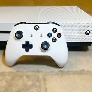 Xbox one s + controller + 360 games